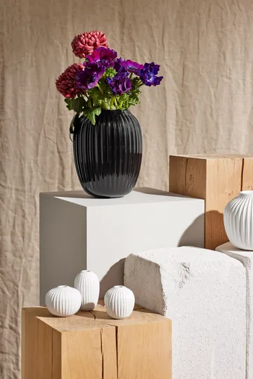 Hammershøi vase - Svart, medium 21 cm - Kähler