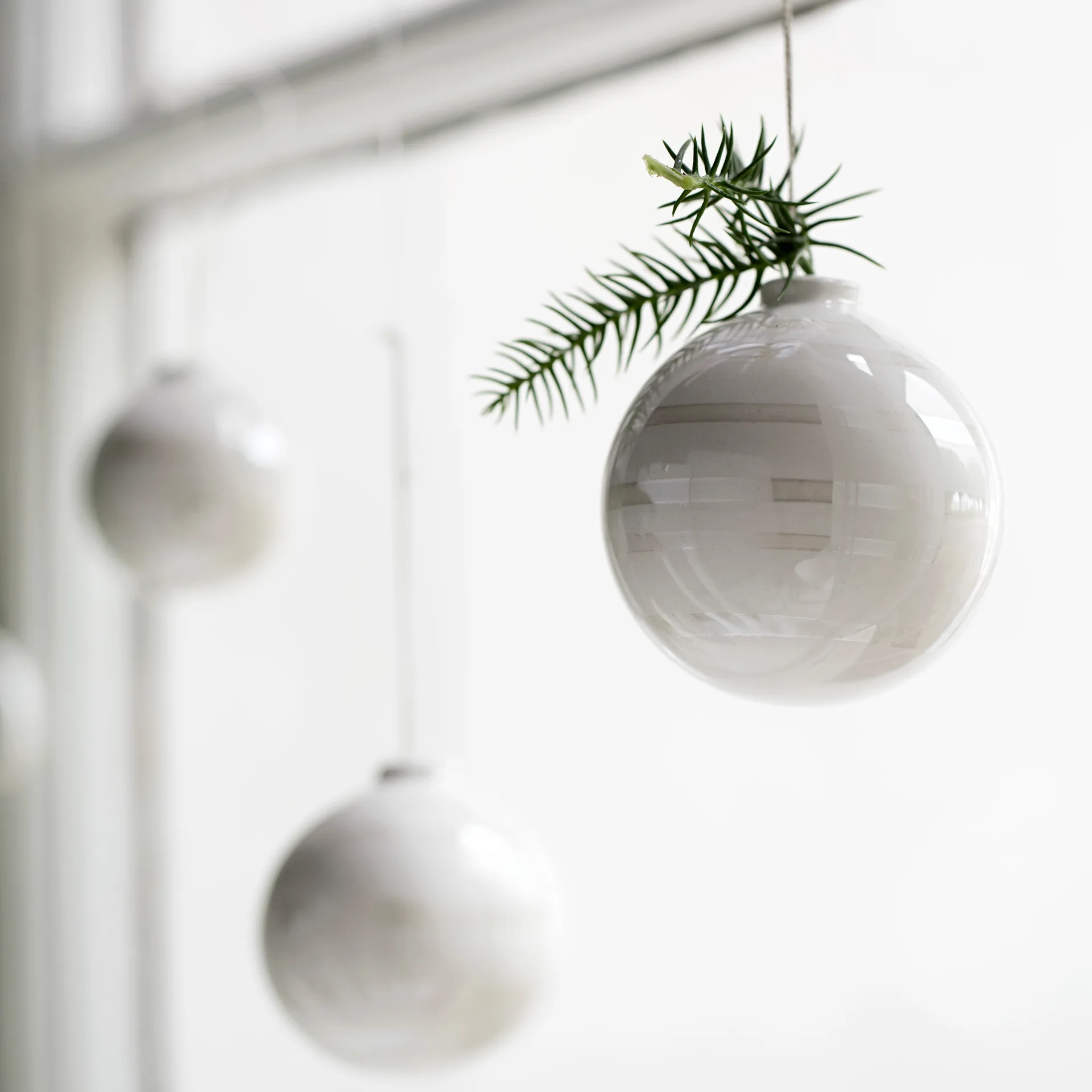 Omaggio julekuler 3-pakk, perlemor-hvit Kähler