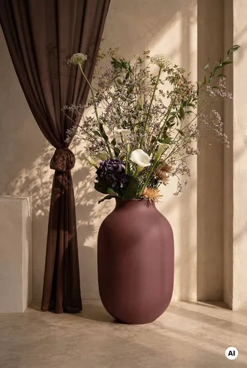 Studio Omaggio vase - Bordeaux, 50 cm - Kähler