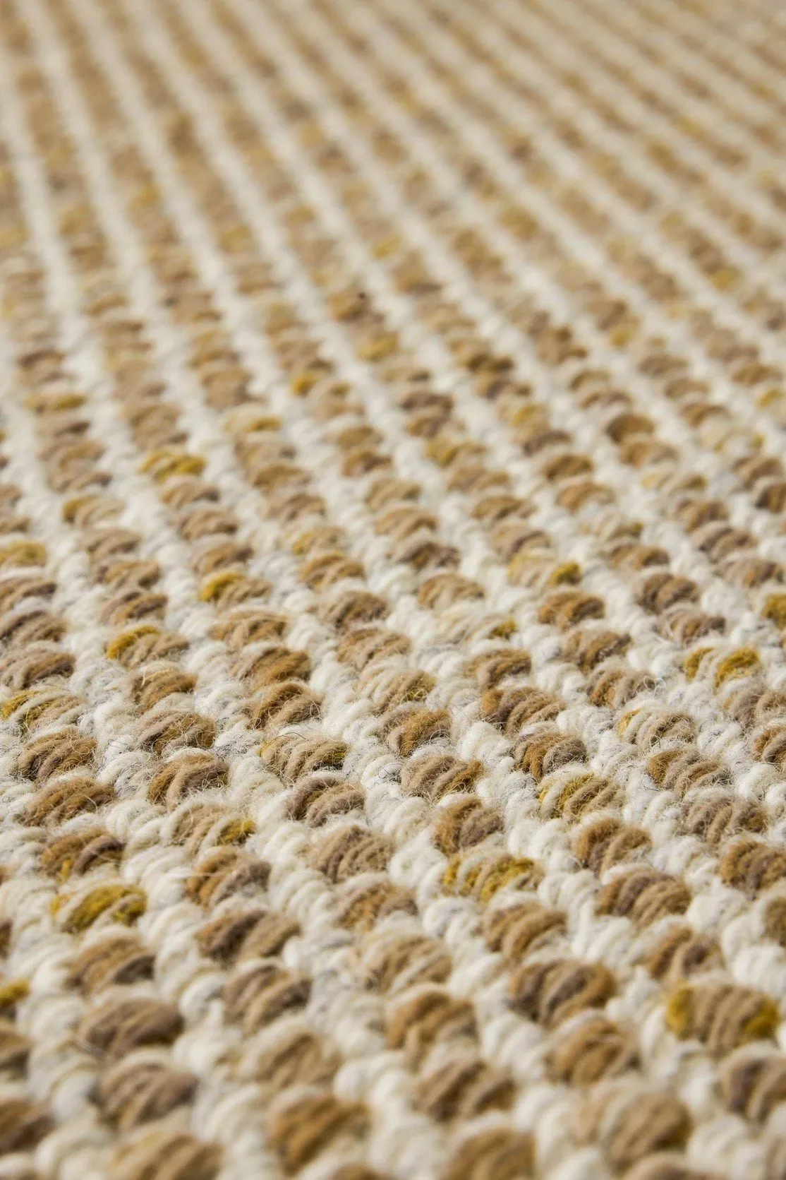 Ori ullteppe, 870 Honeycomb, 270x270 cm, med underlag Kasthall
