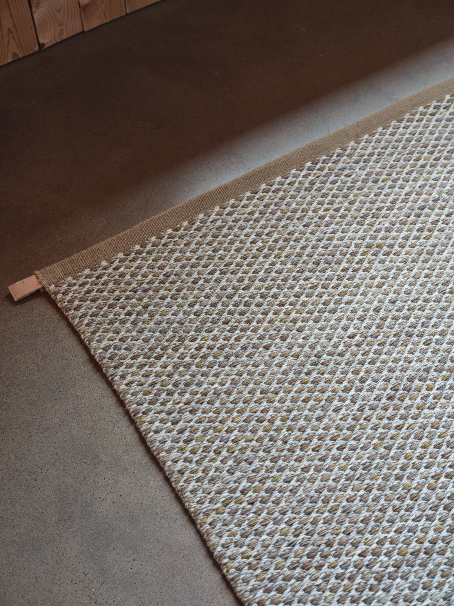 Ori ullteppe, 870 Honeycomb, 270x270 cm, med underlag Kasthall