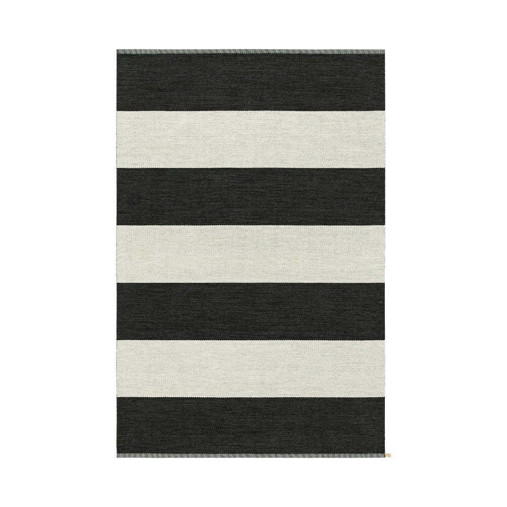 Bilde av Kasthall Wide Stripe Icon teppe Midnight black 554 300 x 200 cm