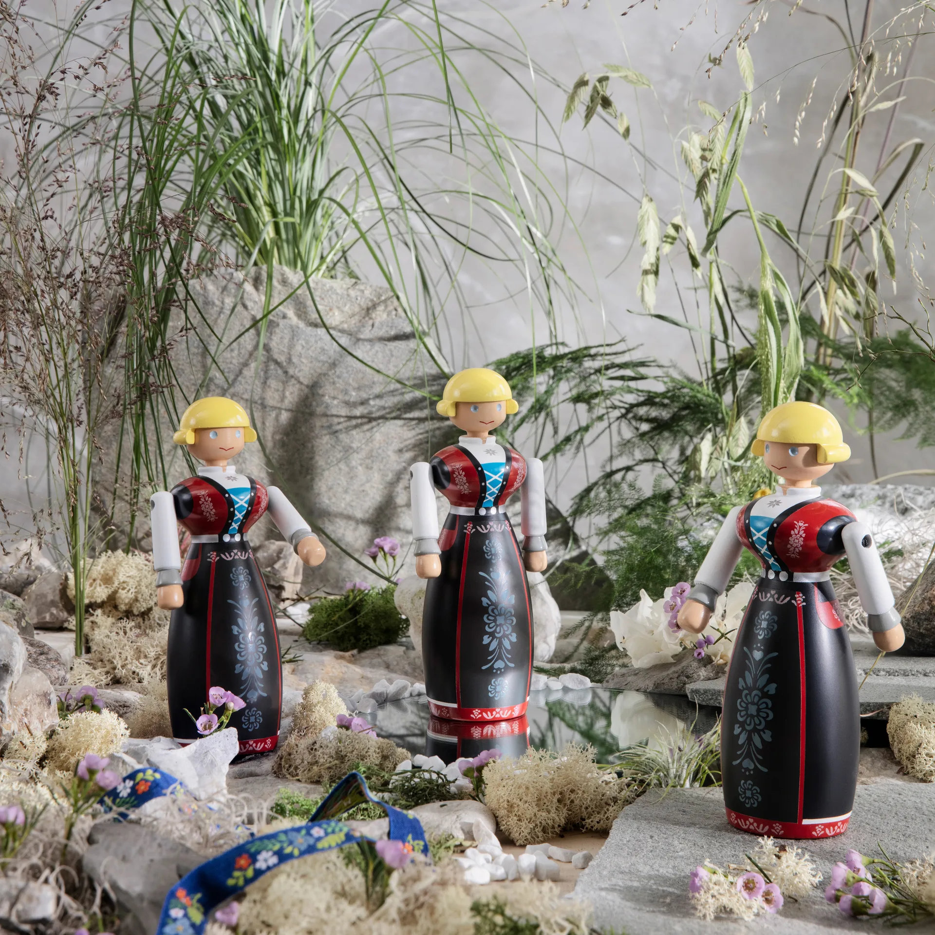 Kay Bojesen kvinne i norsk folkedrakt, Sort-rød-hvit Kay Bojesen Denmark