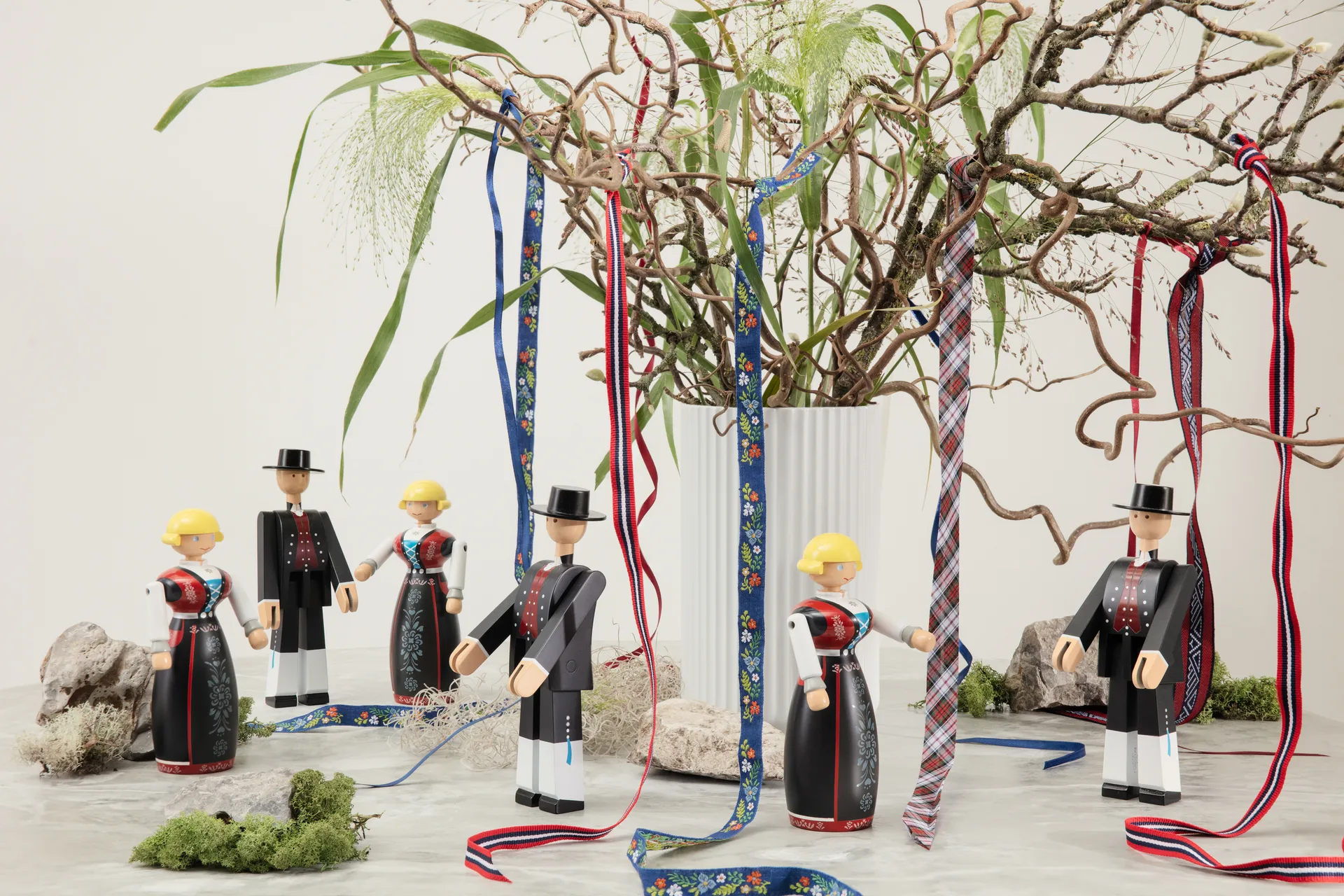 Kay Bojesen kvinne i norsk folkedrakt, Sort-rød-hvit Kay Bojesen Denmark