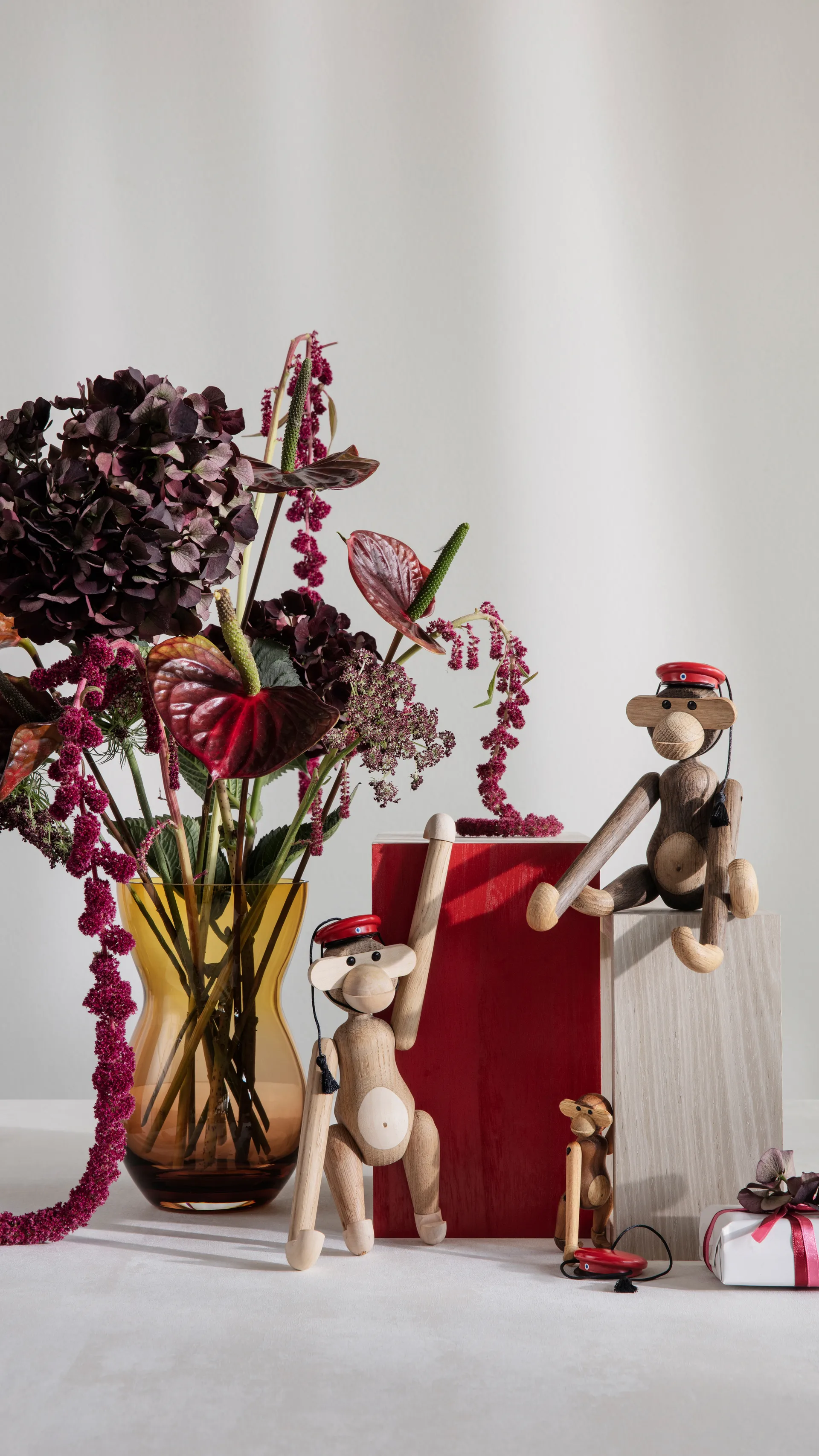 Kay Bojesen studenthatt til lille apen, Rød Kay Bojesen Denmark