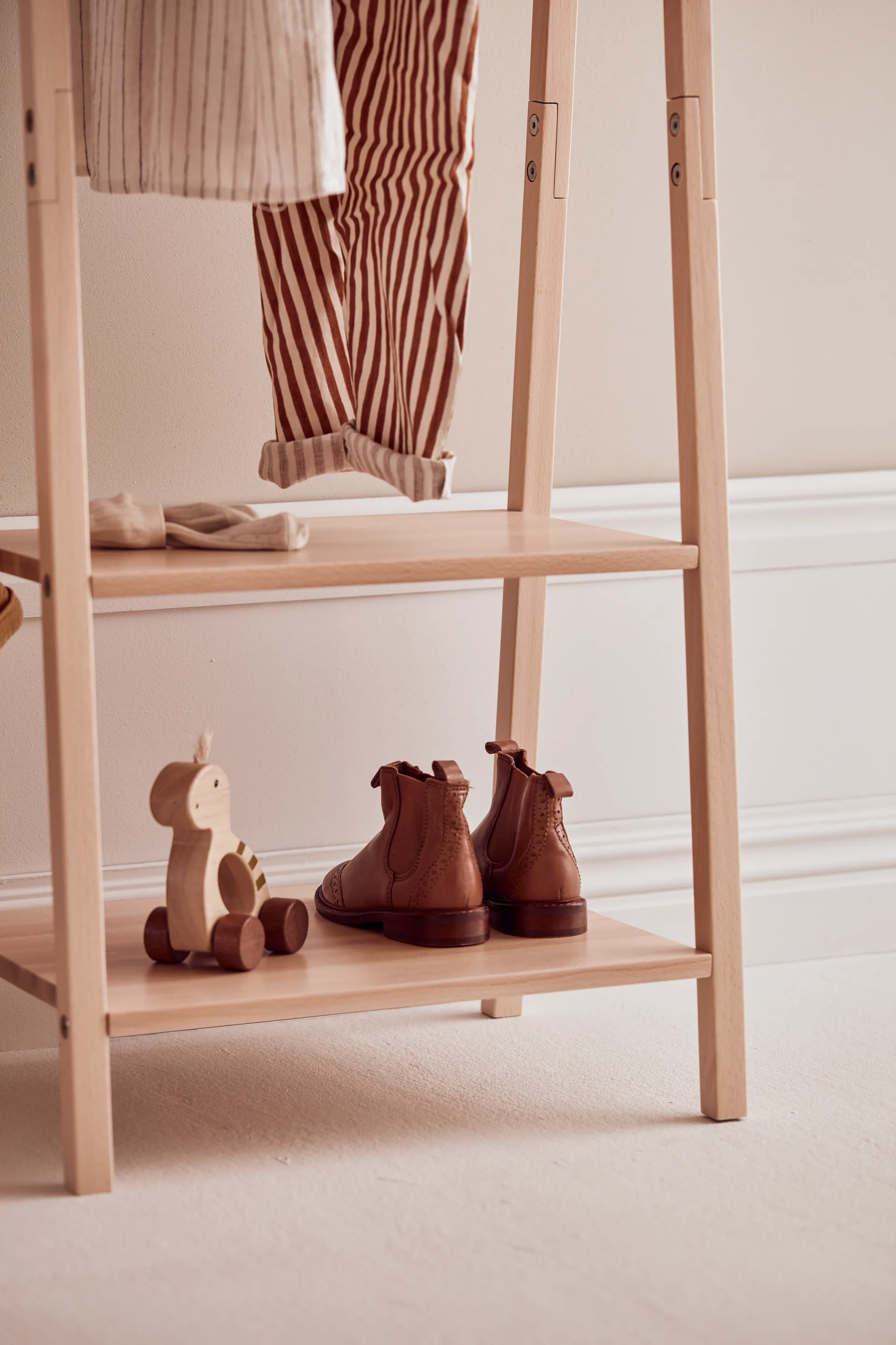 Saga Blonde klesstativ, Bøk Kid's Concept