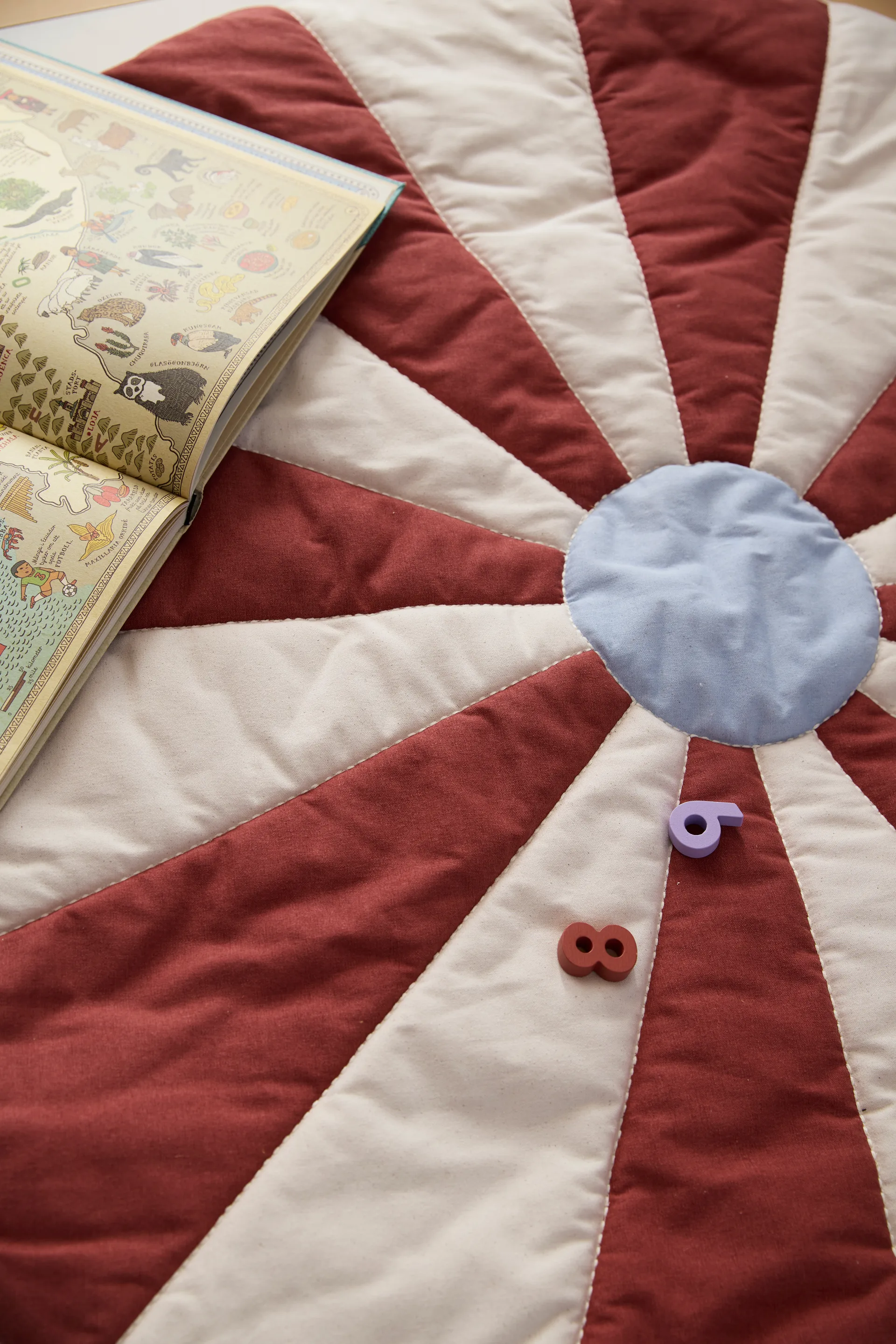 Sirkus lekematte, Rød, Ø112×2 cm Kid's Concept