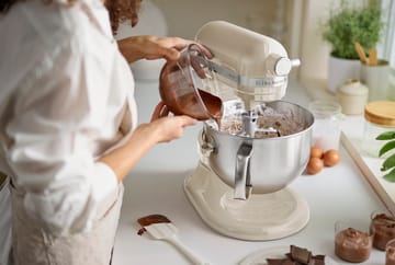 Artisan 5KSM60 kjøkkenmaskin med løftearm 5,6 L - Almond cream - KitchenAid
