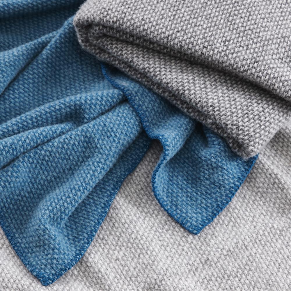 Domino pledd ull, lysgrå Klippan Yllefabrik