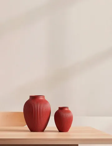 Knabstrup riflet vase 27 cm - Soft cherry red - Knabstrup Keramik