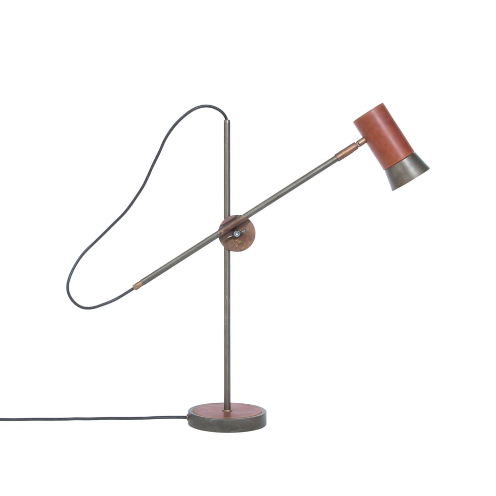 Bilde av Konsthantverk Kusk bordlampe jernoksid/brunt skinn