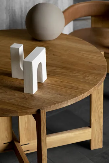 Collector spisebord Ø120x74 cm - Varm lakkert eik - Kristina Dam Studio