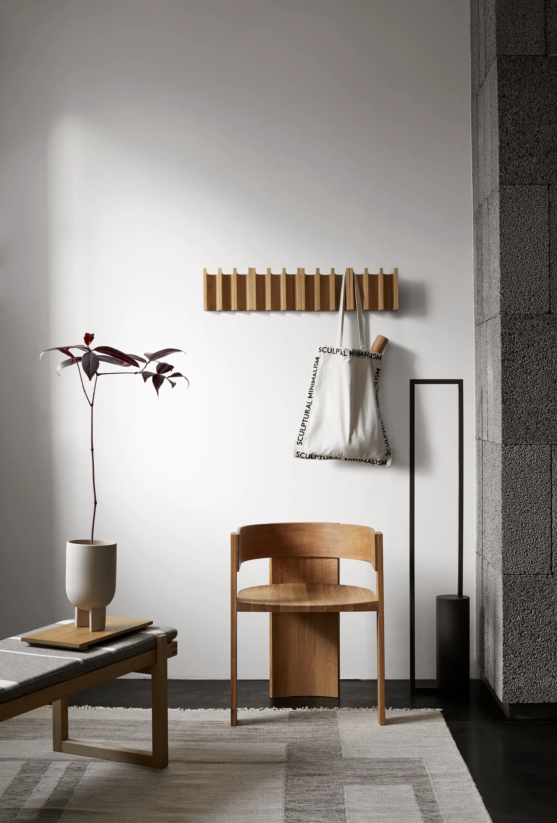 Collector stol, Varm lakkert eik-valnøtt Kristina Dam Studio