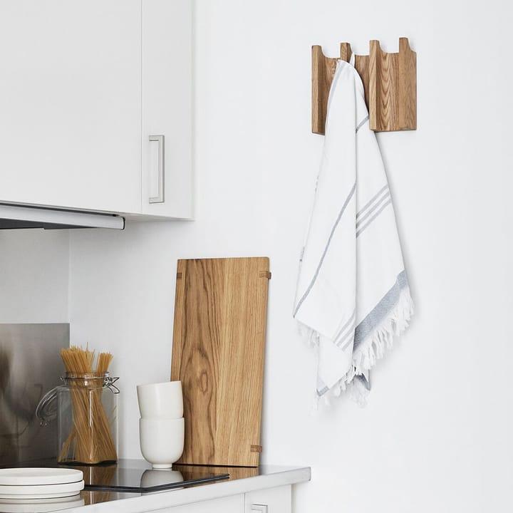 Column knaggrekke, Oak black lacquered Kristina Dam Studio