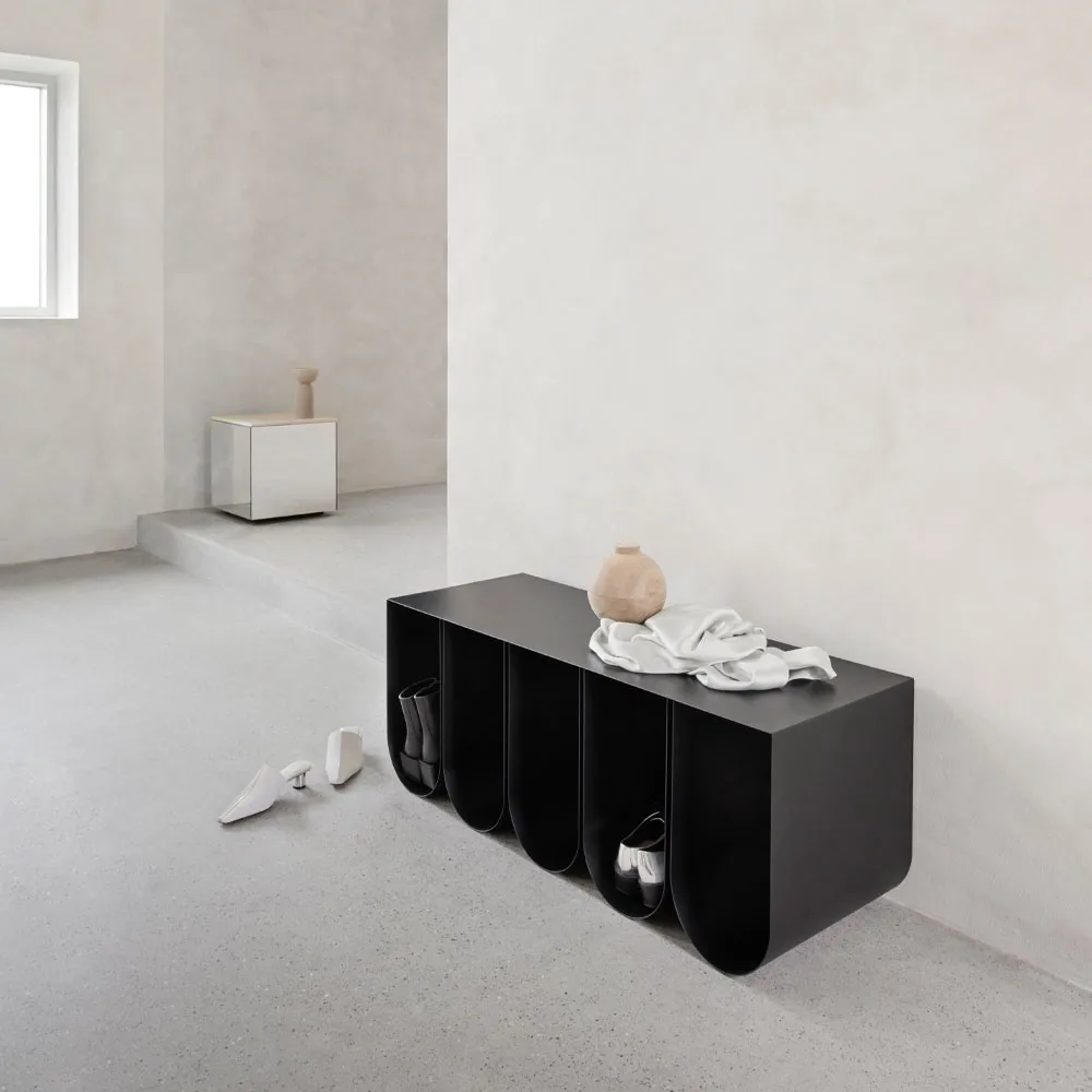 Curved benk, Beige Kristina Dam Studio