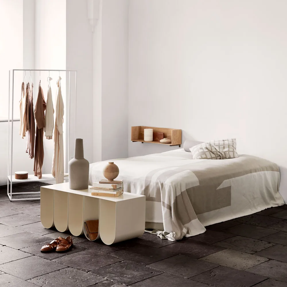 Curved benk, Beige Kristina Dam Studio