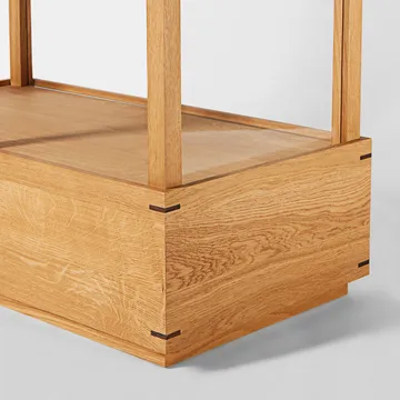 Japansk vitrineskap large - Varm oljet eik - Kristina Dam Studio