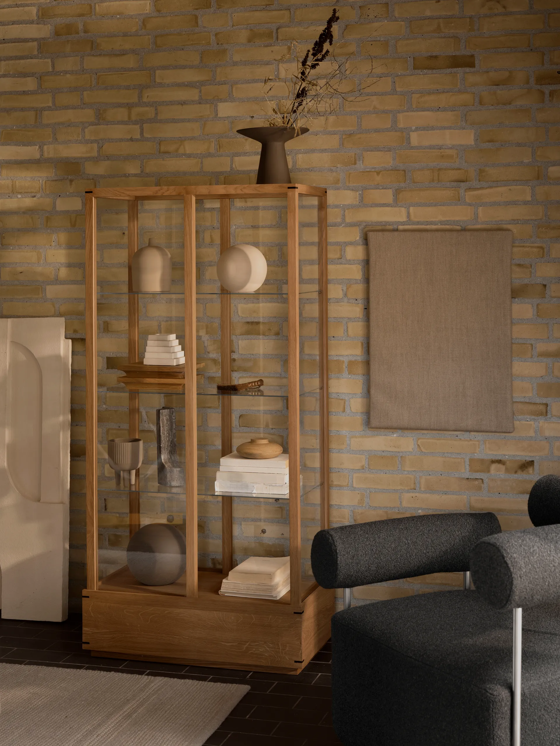 Japansk vitrineskap large, Varm oljet eik Kristina Dam Studio