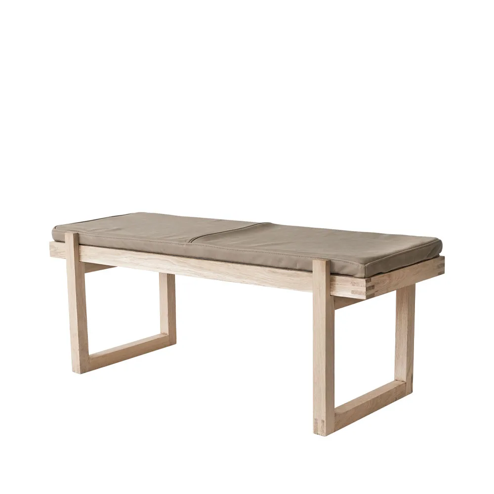 Minimal benk, Oak Kristina Dam Studio