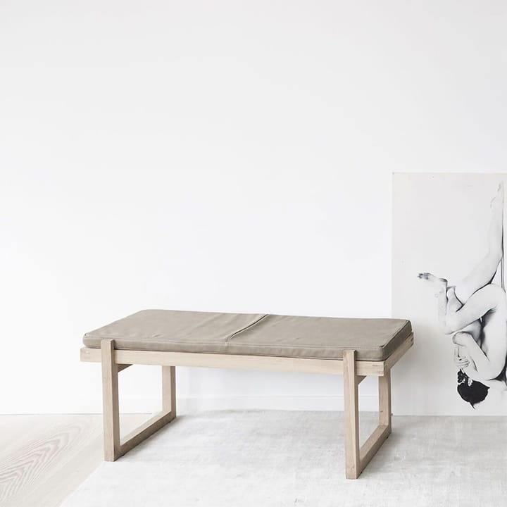 Minimal benk, Oak Kristina Dam Studio