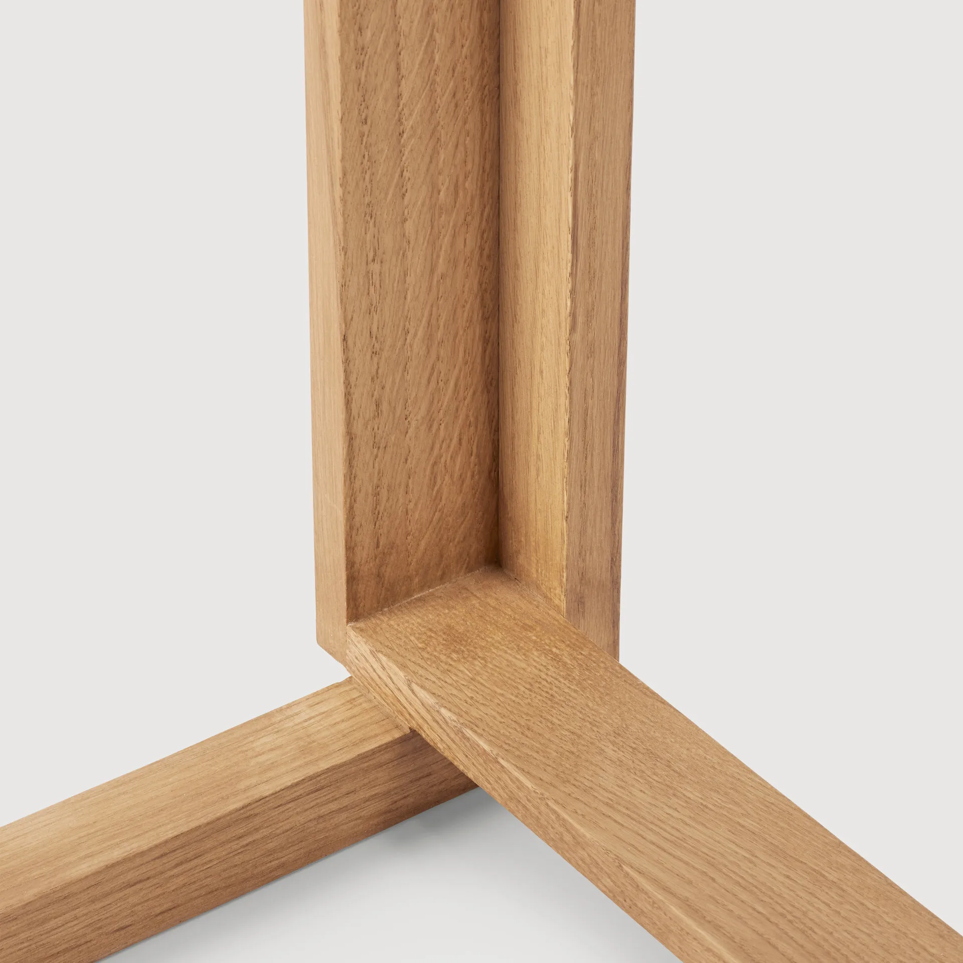 Outline barstol 75 cm, Varm lakkert eik-børstet stål Kristina Dam Studio