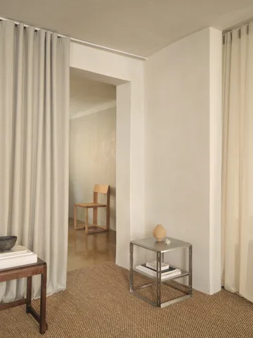 Sammenleggbart sidebord 40x40 cm - Børstet rustfritt stål - Kristina Dam Studio