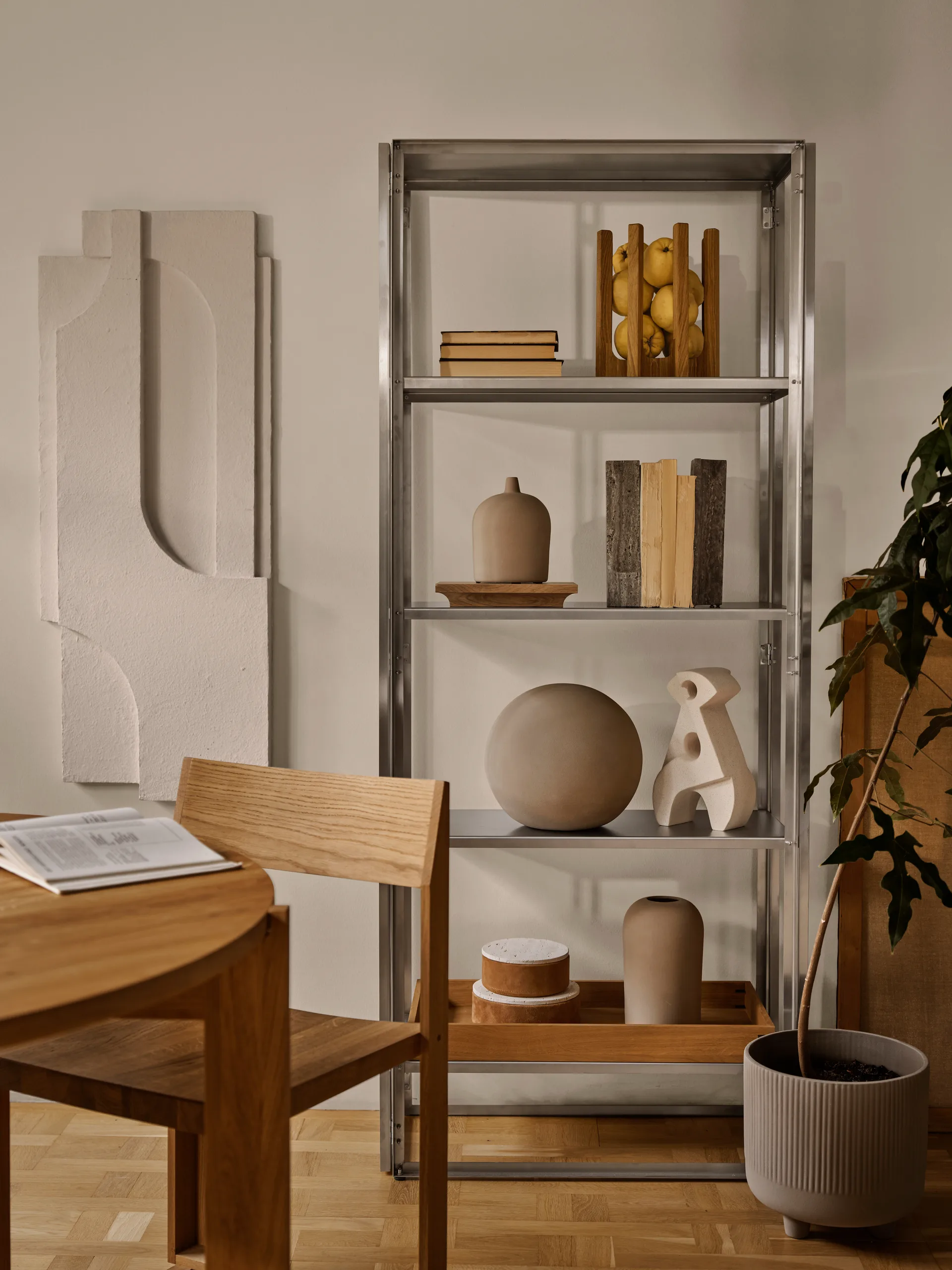 Serif Relief veggdekorasjon L, Off white Kristina Dam Studio