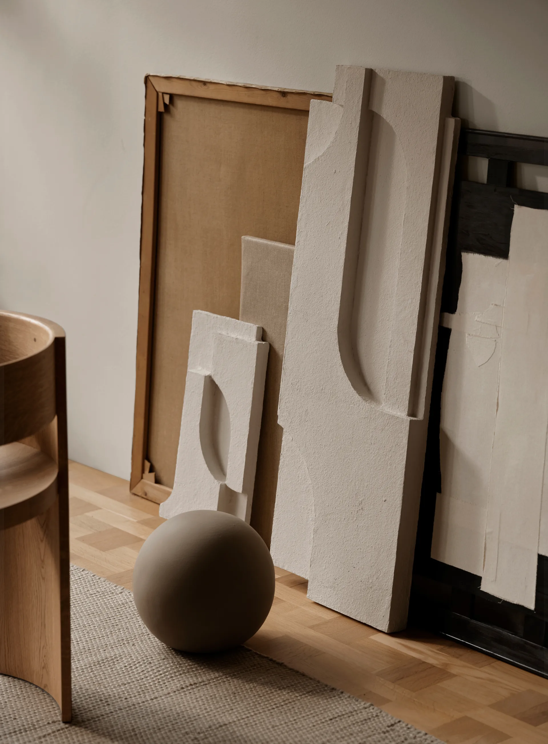 Serif Relief veggdekorasjon L, Off white Kristina Dam Studio