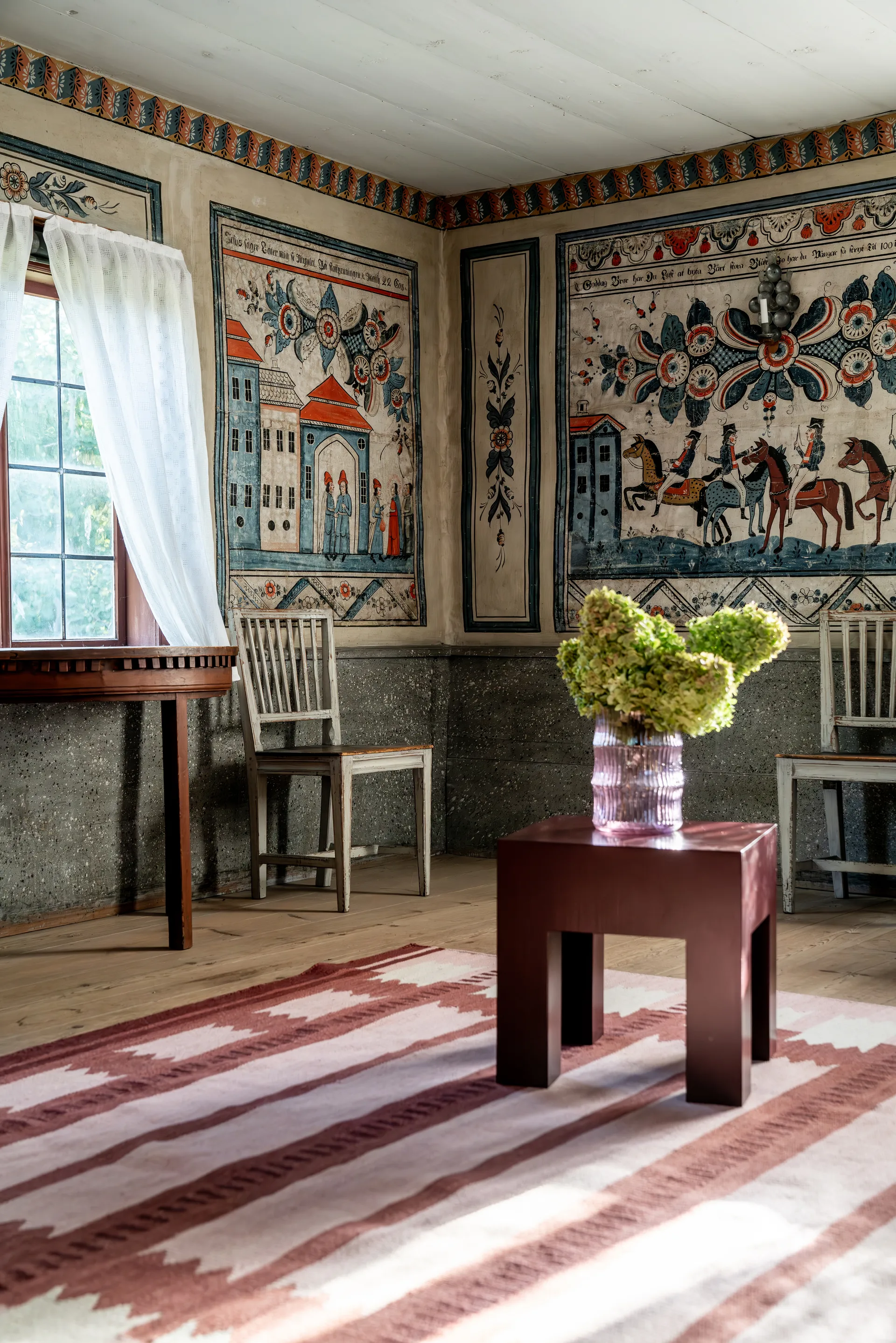 Röllakan Iris ullteppe, Rasberry, 140x200 cm Layered