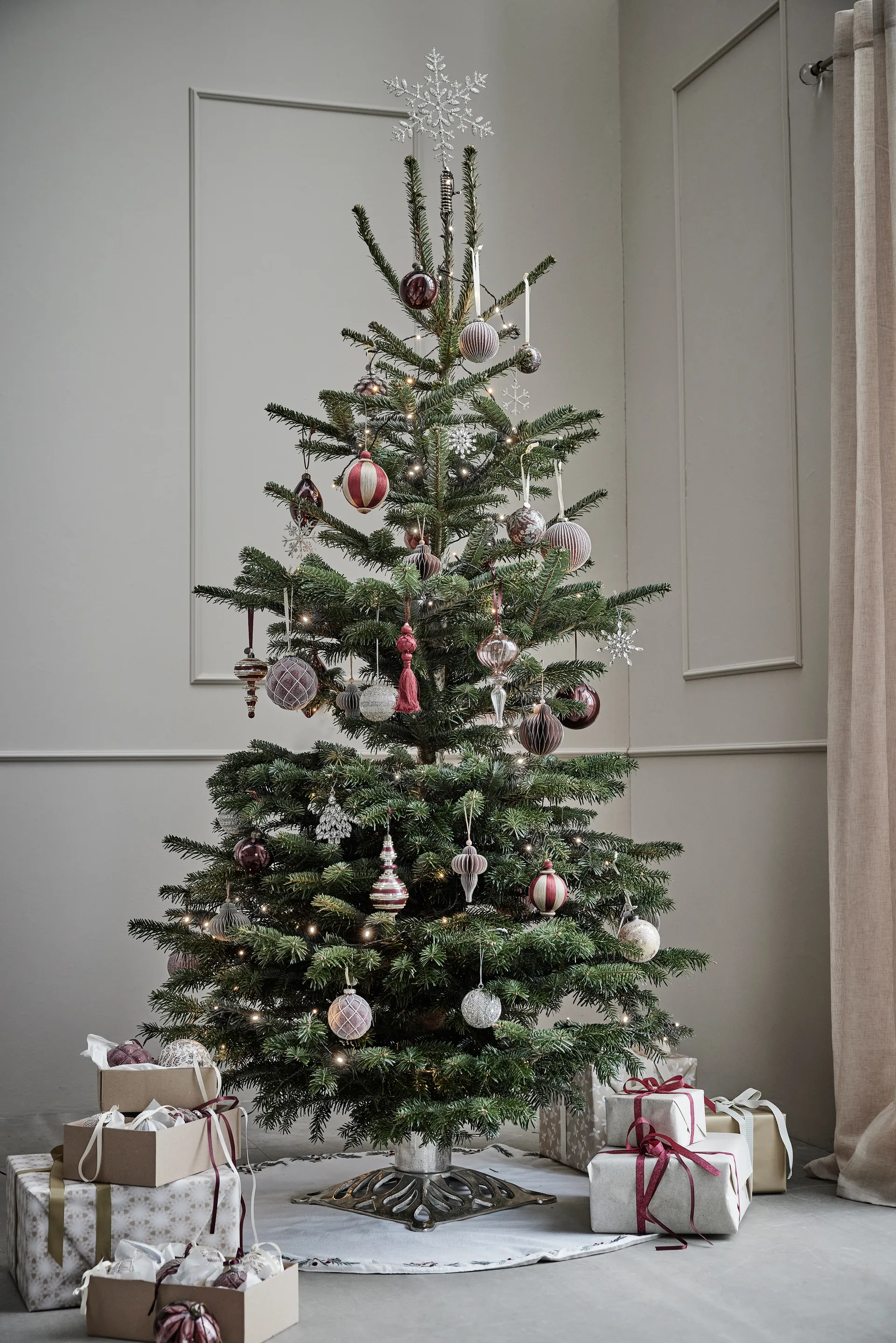 Agnes juletrekule Ø10 cm, Dark red-linen Lene Bjerre