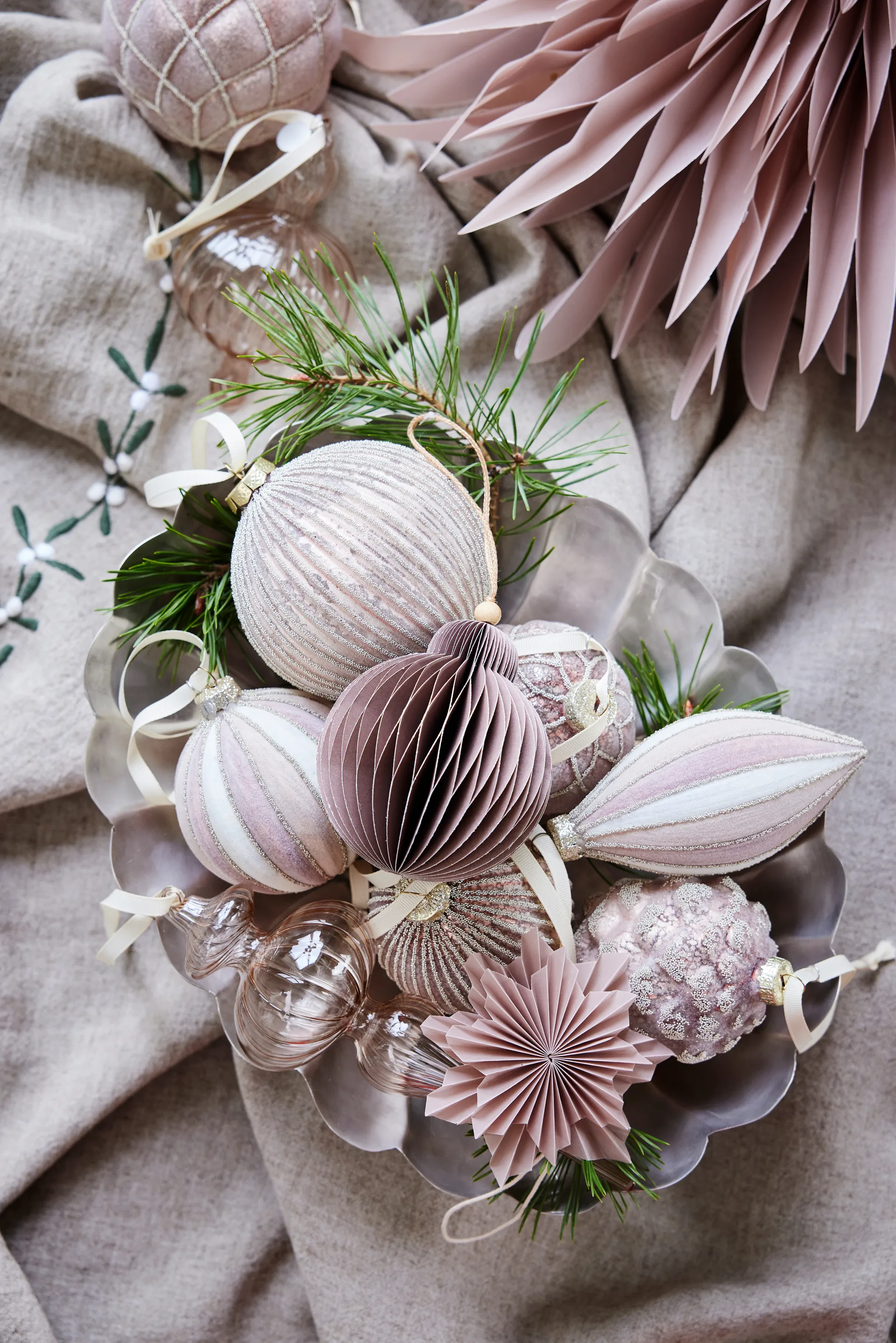 Palisia dekorasjonsstjerne Ø60 cm, Dark rose Lene Bjerre