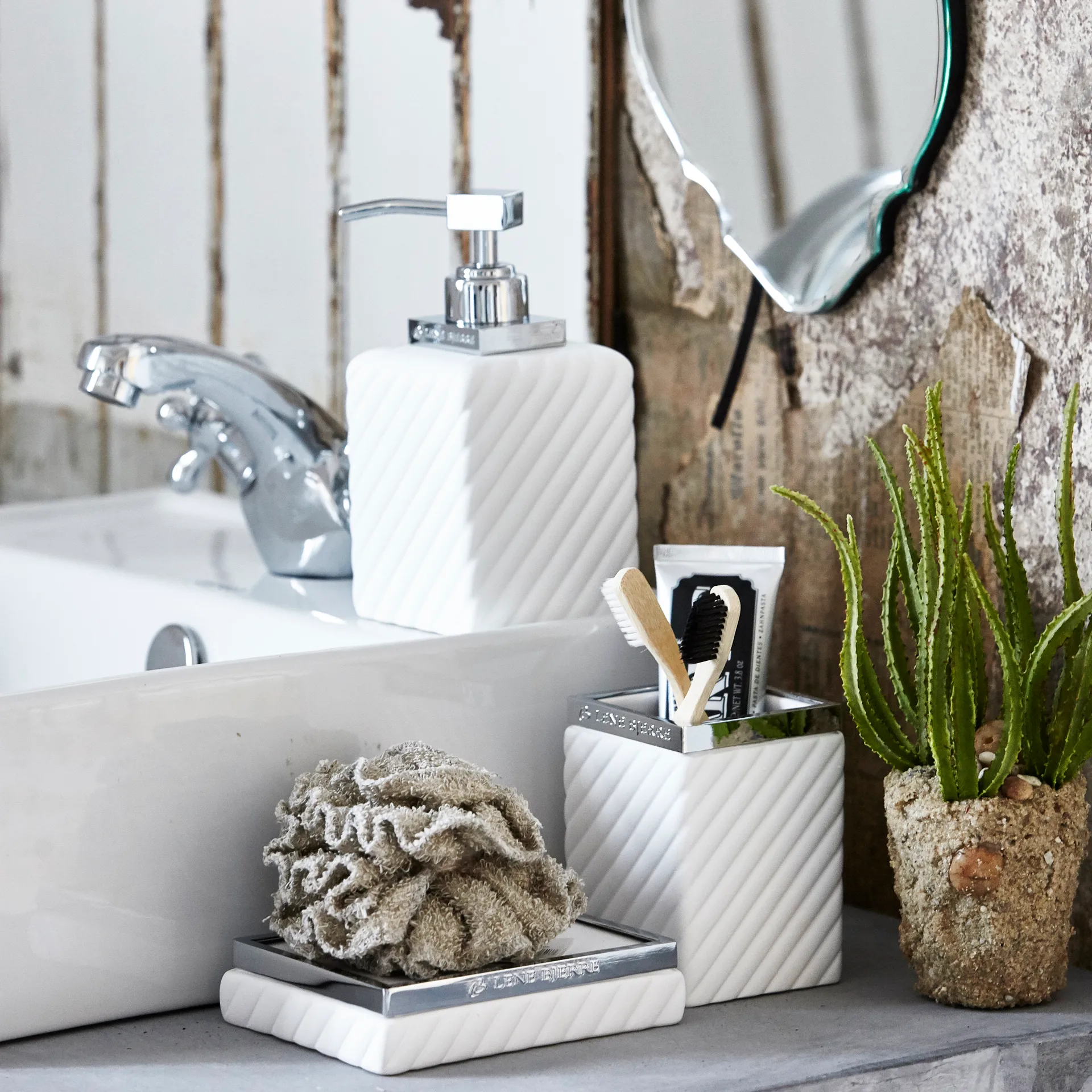 Portia tannbørste kopp, hvit-sølv Lene Bjerre