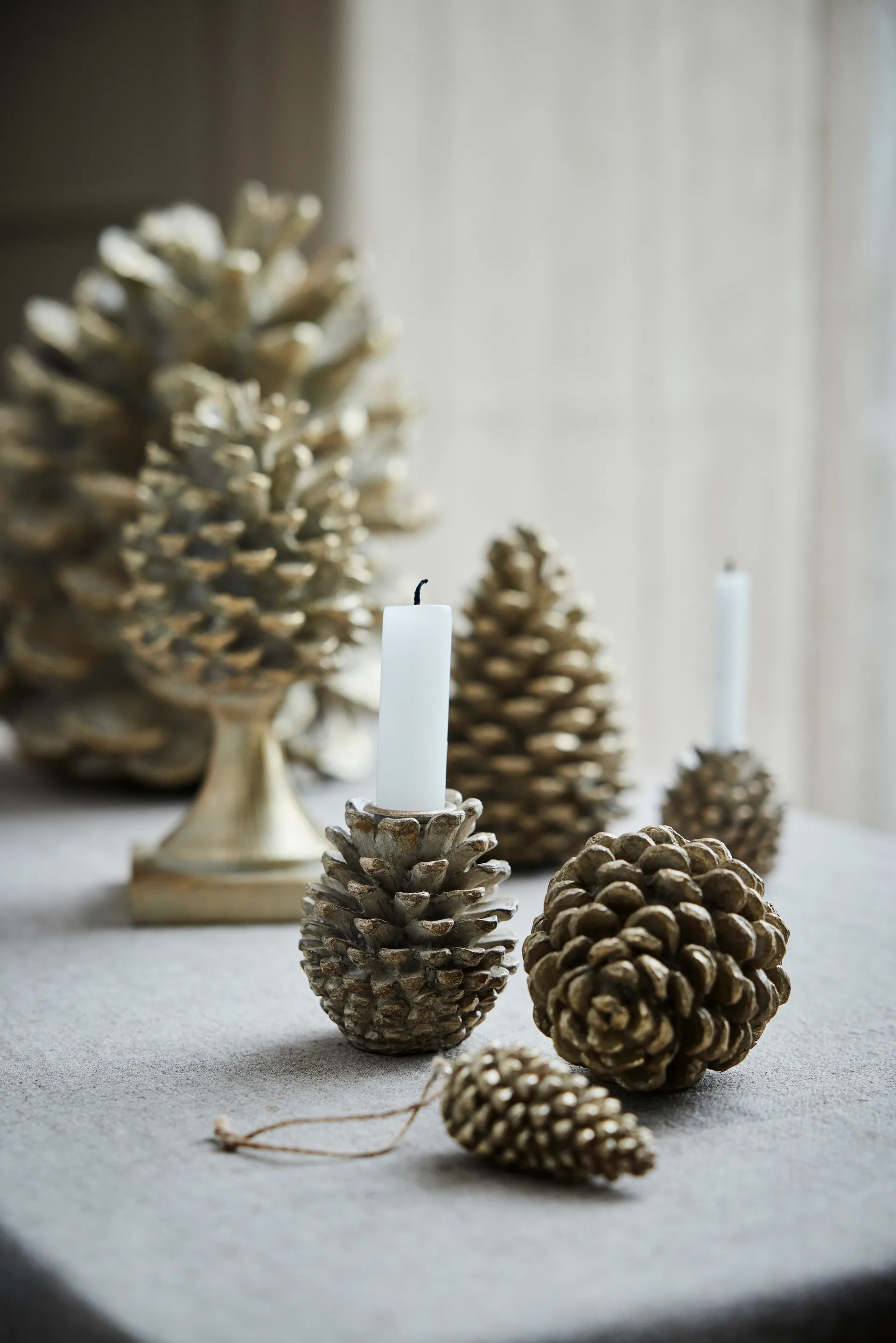 Serafina kongle dekorasjon 8,3 cm, Lys gull Lene Bjerre