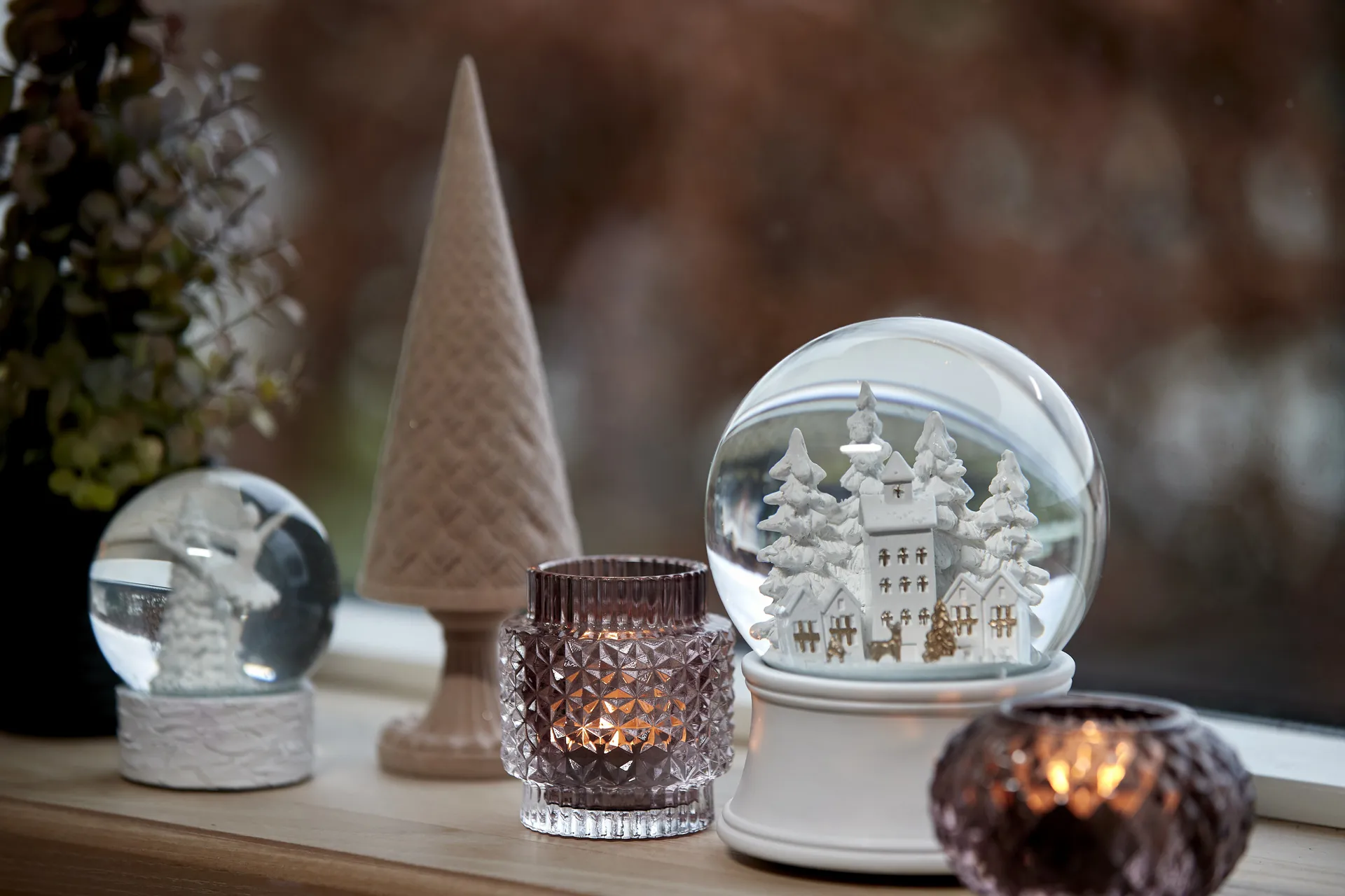 Snovia snøkule vinterby 15 cm, Hvit-klar Lene Bjerre