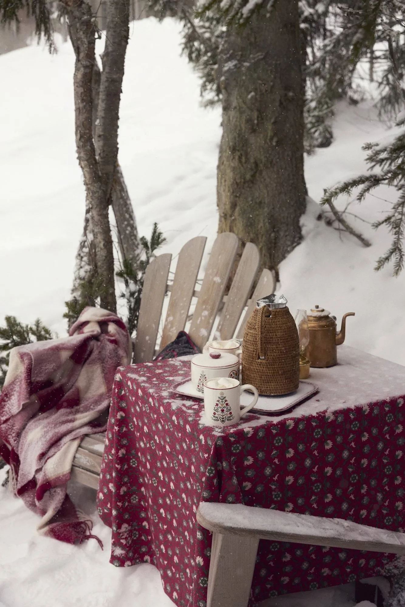 Flower printed økologisk bomullsduk, Red-beige-green, 150x350 cm Lexington