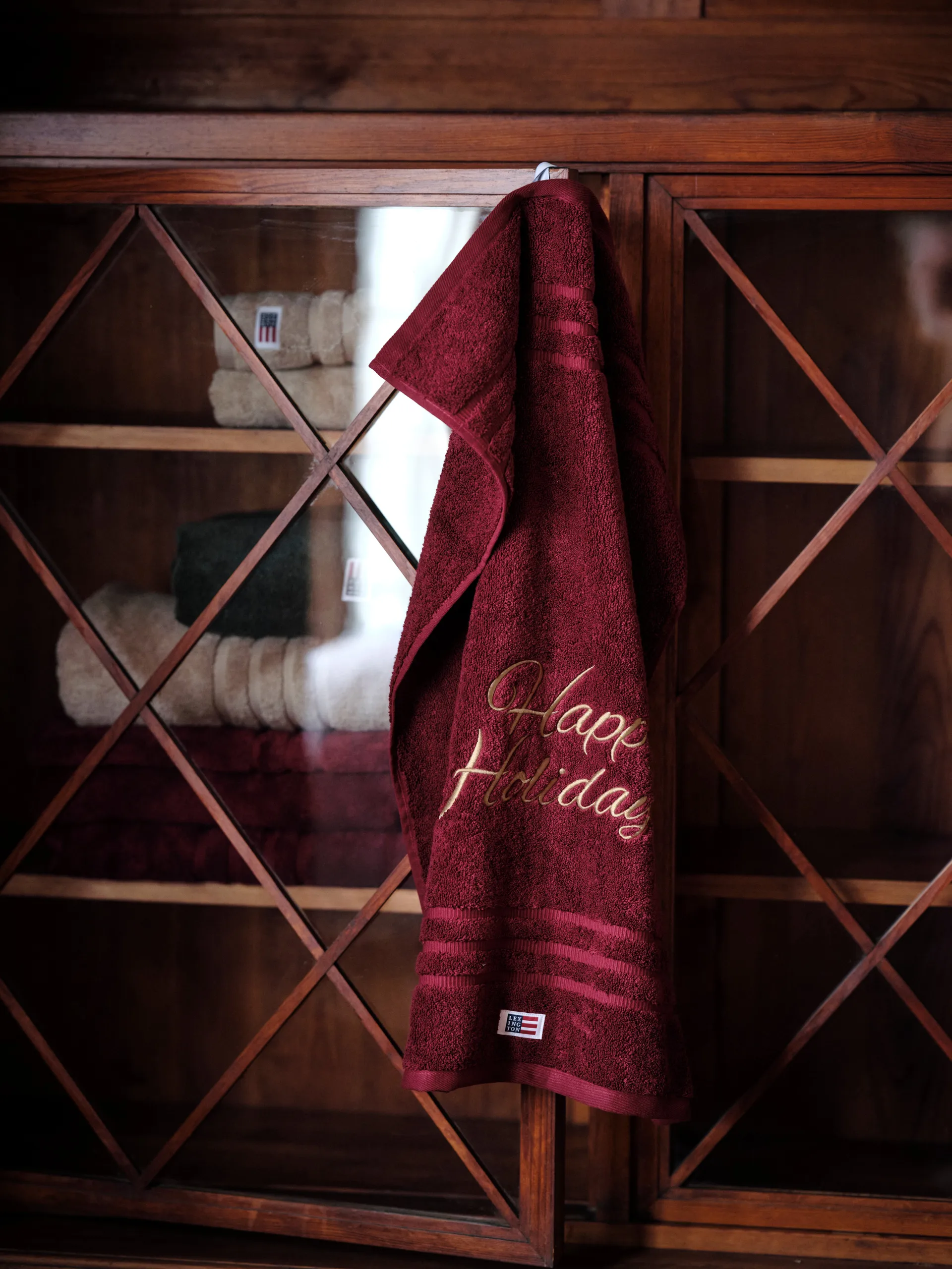 Happy Holidays håndkle 50x70 cm, Rød Lexington