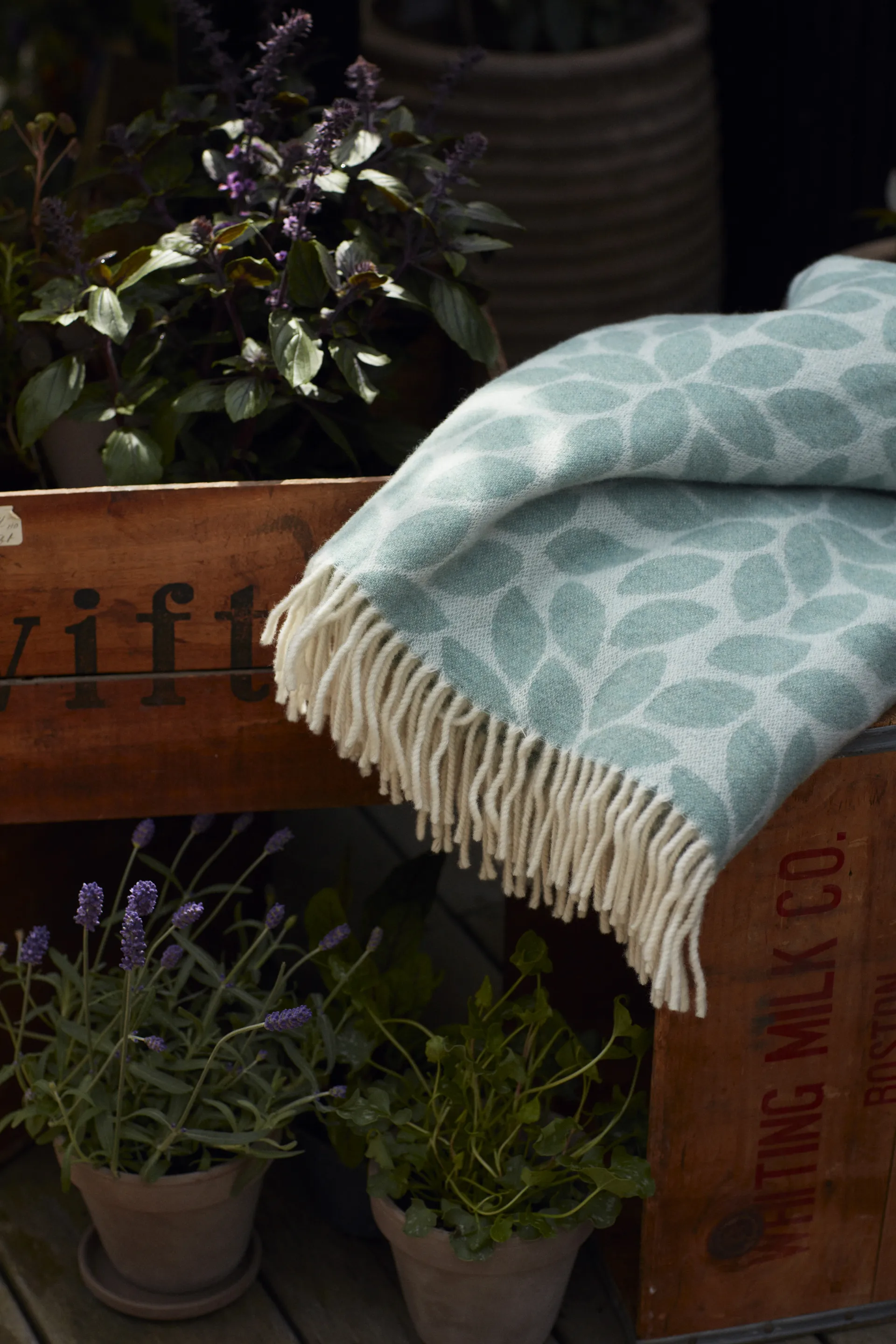 Leaves Recycled Wool Jacquard ullpledd 130 x 170 cm, Grønn Lexington