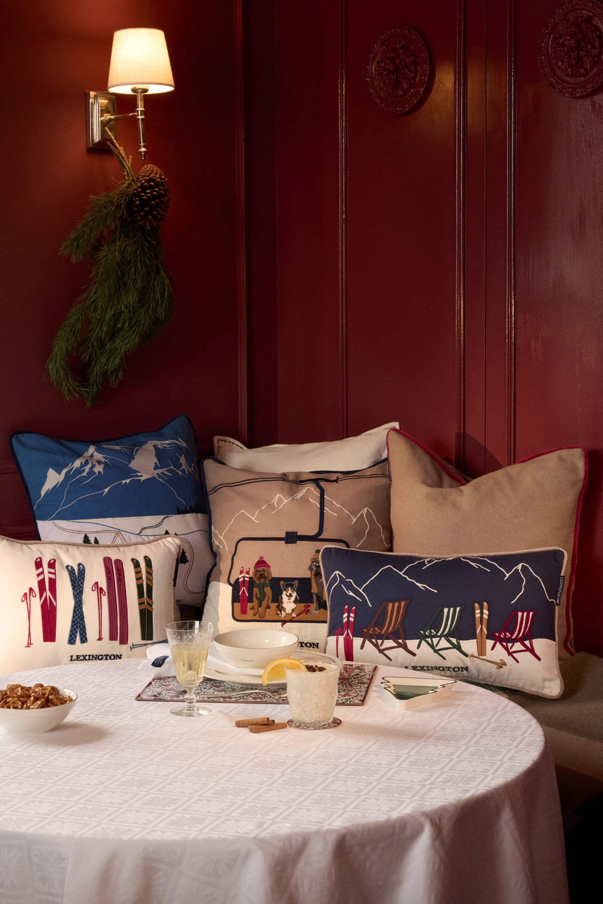 Skis and Poles eko. fløyelsbomull pute 30x40 cm, White-multi Lexington