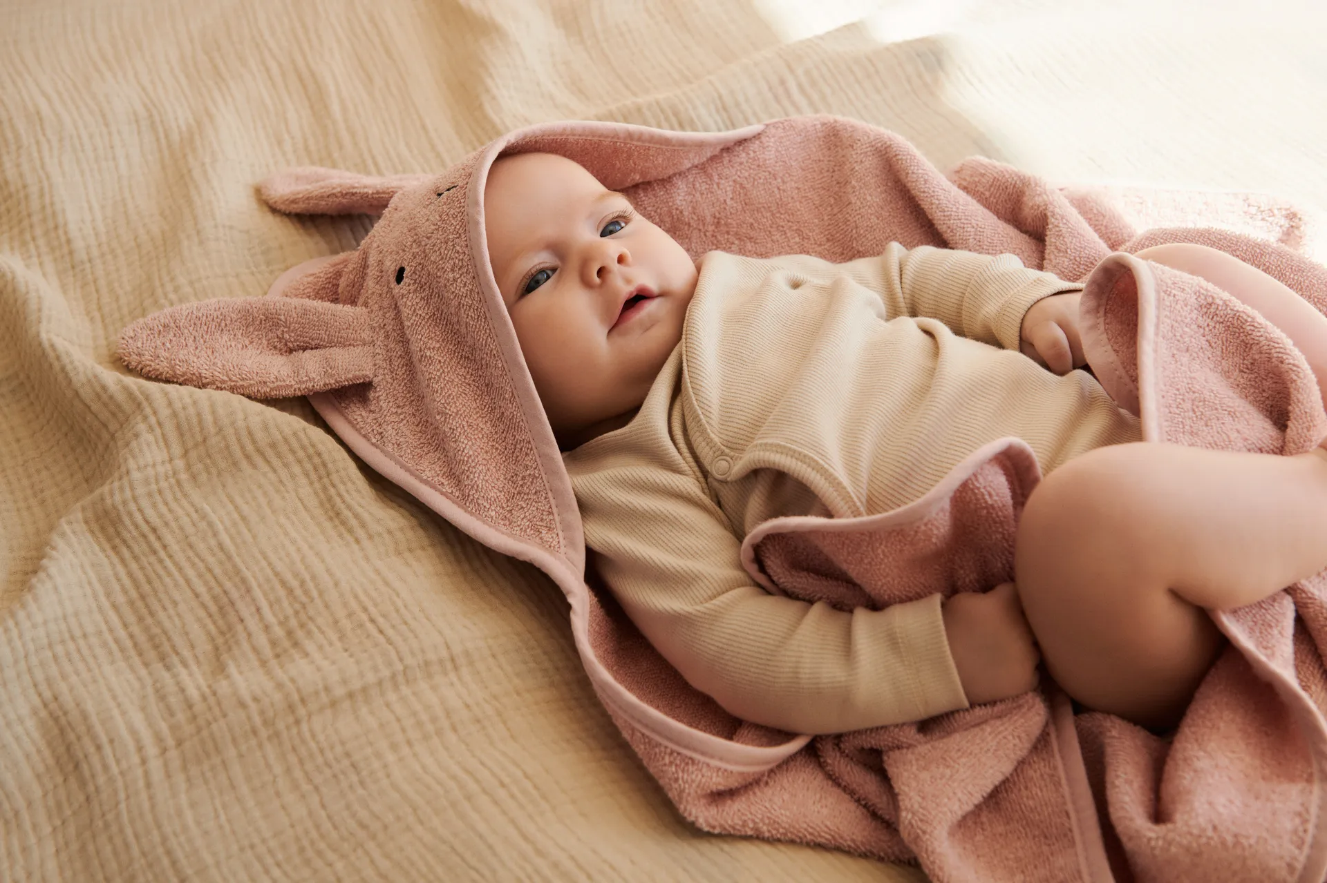 Albert badehåndkle med hette 70x70 cm, Rabbit rose Liewood