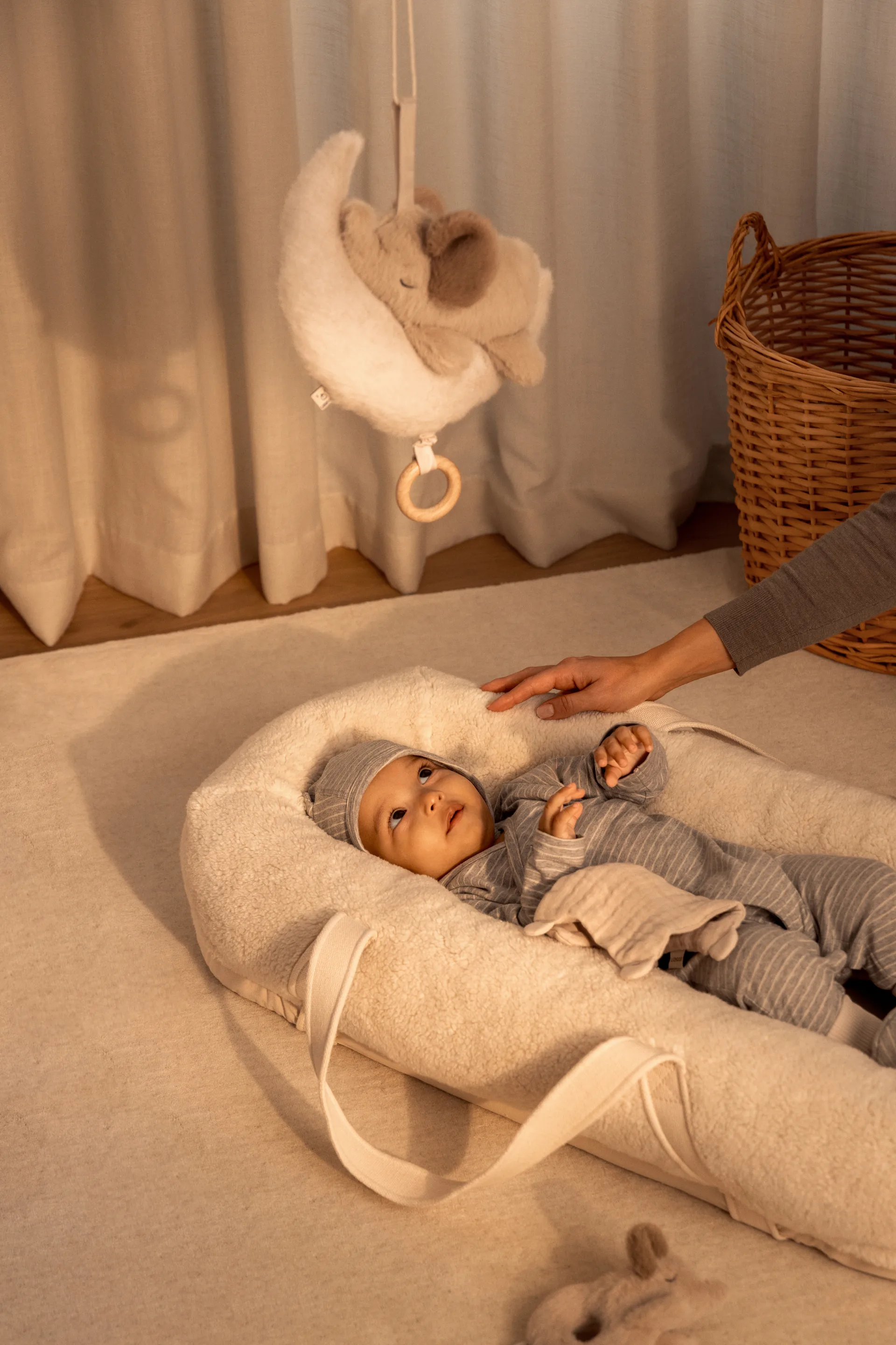 Manyd baby elefant musikmobil, Mist-Sandy Liewood