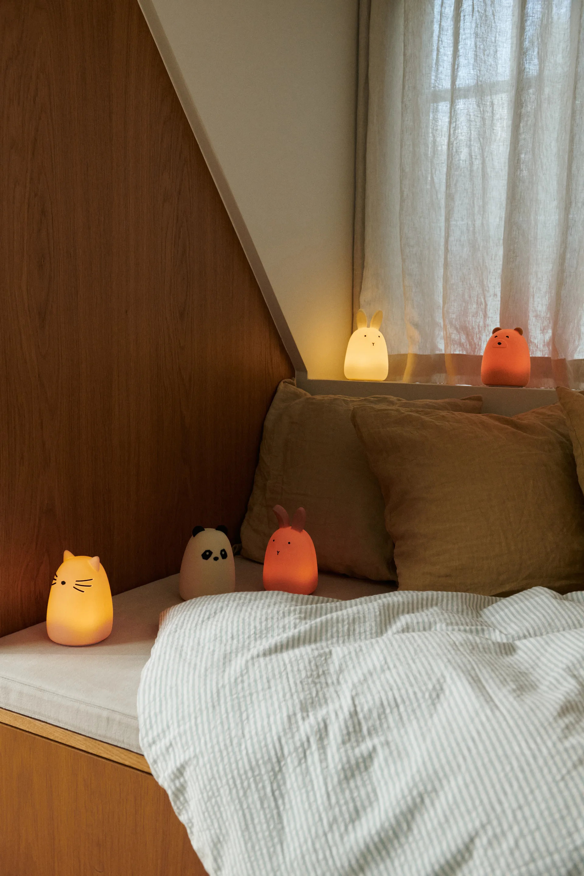 Winston kanin nattlampe, Rabbit dark rose Liewood