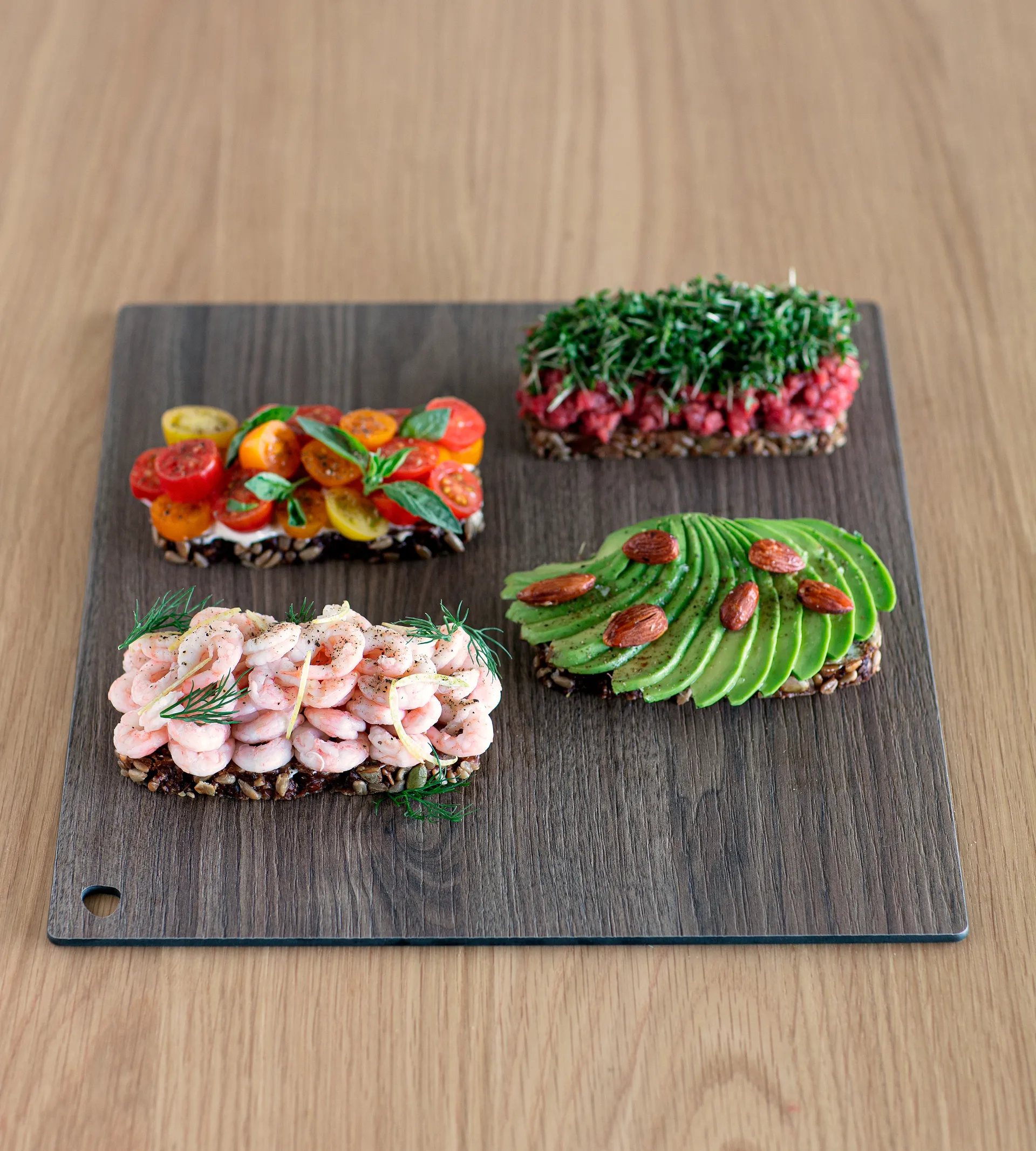 Cut & Serve square skjærefjøl L, Valnøtt LIND DNA