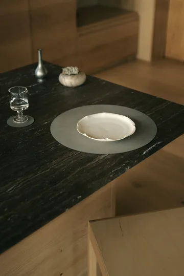 Nupo bordbrikke - Light grey, circle, L - LIND DNA