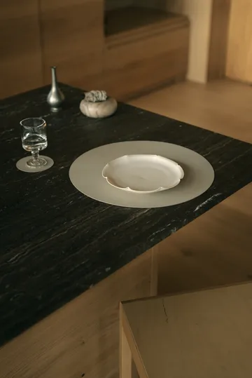 Nupo bordbrikke - Oyster white, circle, L - LIND DNA