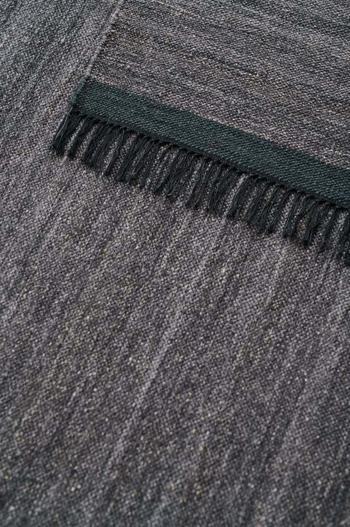 Sigyn teppe, Anthracit Linie Design