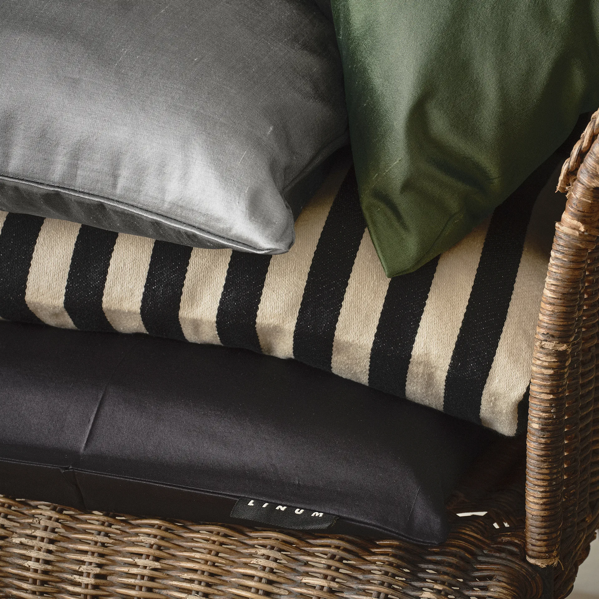 Amalfi putetrekk 35 x 50 cm, Dyp smaragdgrønn Linum