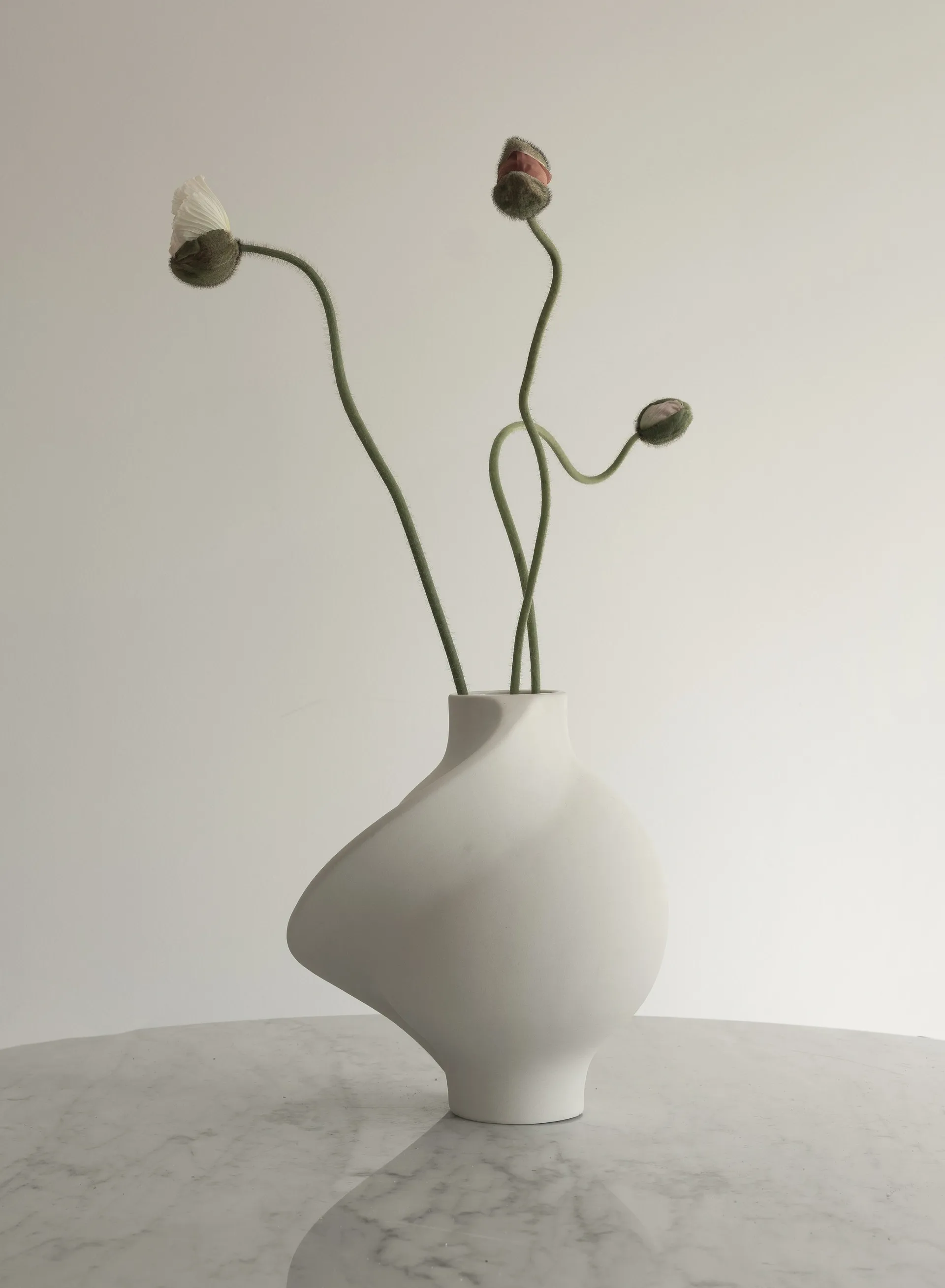 Pirout vase 01 22 cm, Raw White Louise Roe