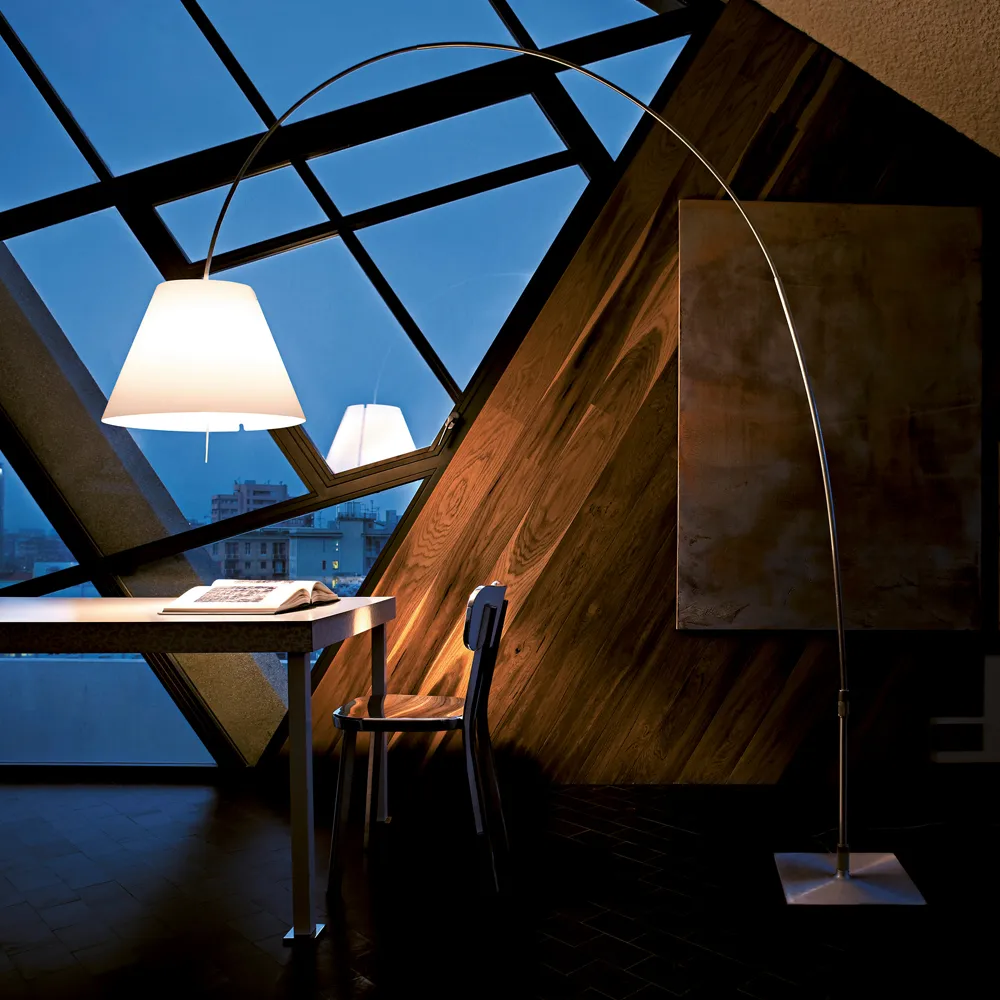 Lady Costanza D13E d gulvlampe, Hvit skjerm, aluminiumsstativ Luceplan