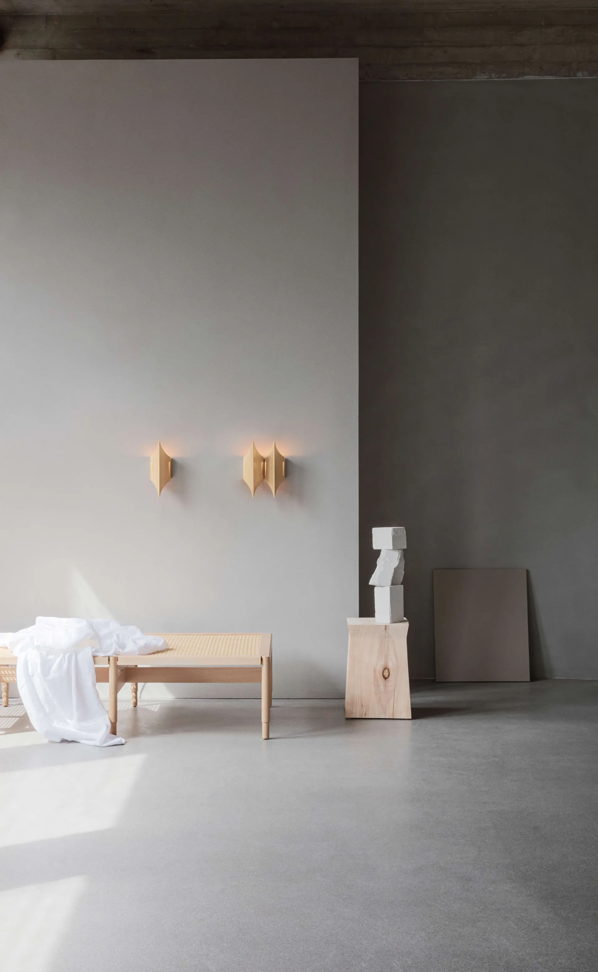 Gothic II vegglampe, Brass LYFA