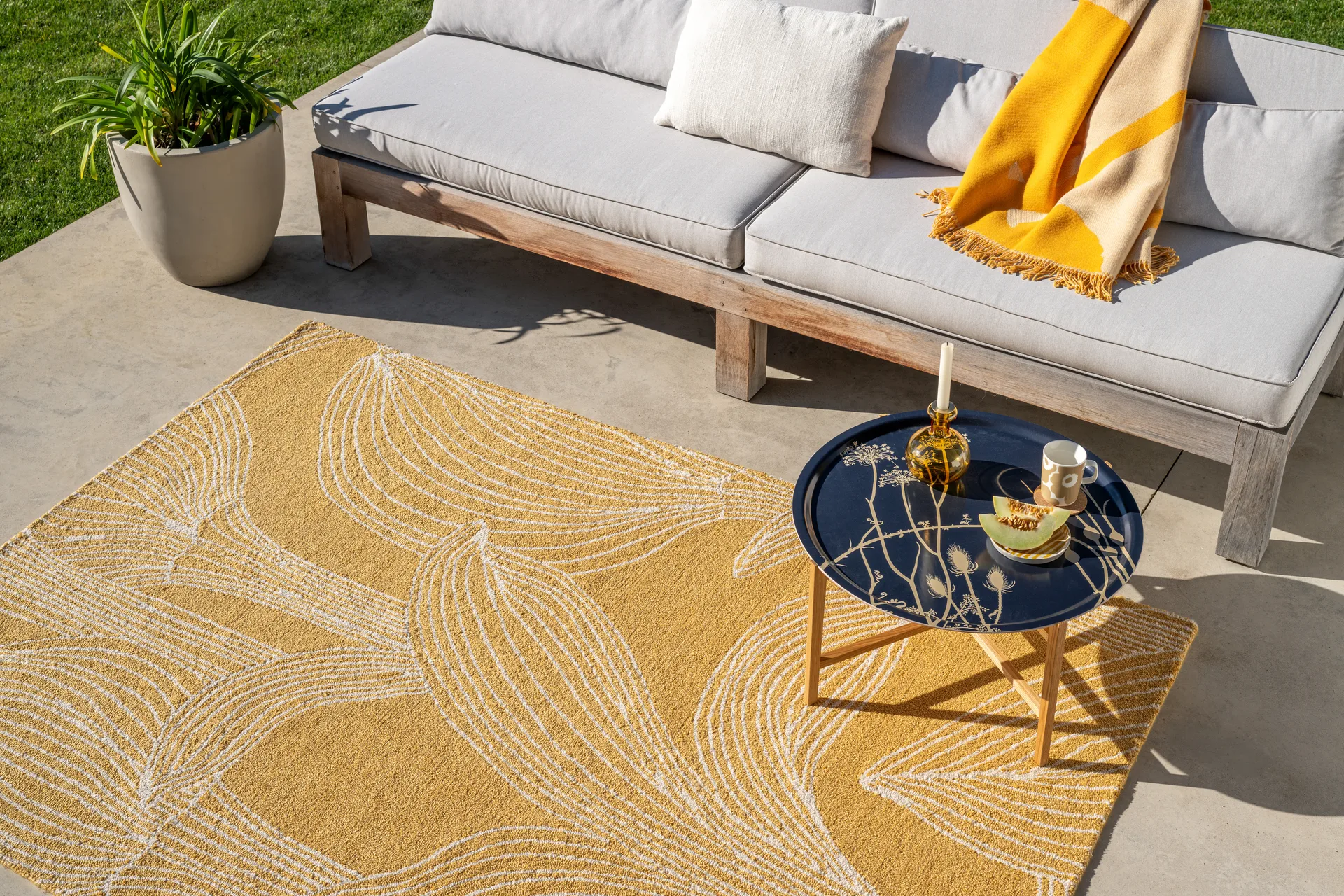 Kukat puhkeavat teppe outdoor, Straw, 160x230 cm Marimekko